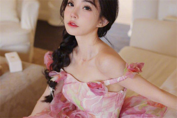 馮提莫整容過嗎?馮提莫會計事件怎么回事?