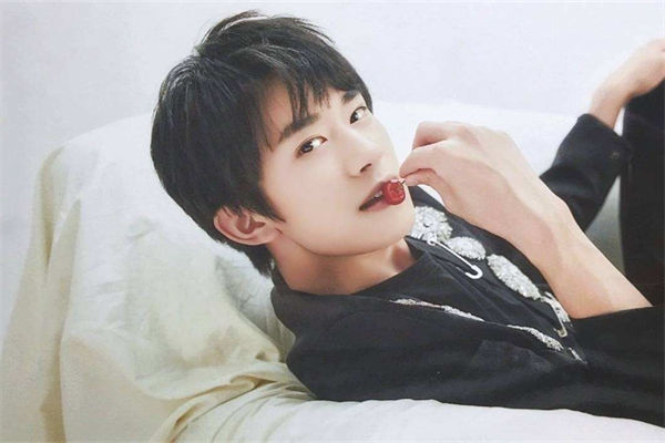 易烊千璽姓什么?易烊千璽高考多少分?