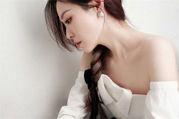 張靚穎老公是誰?張靚穎乳環是什么事情?