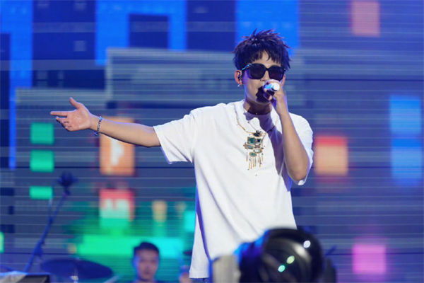 蘇醒家里很有錢嗎?蘇醒打人事件原因是什么?