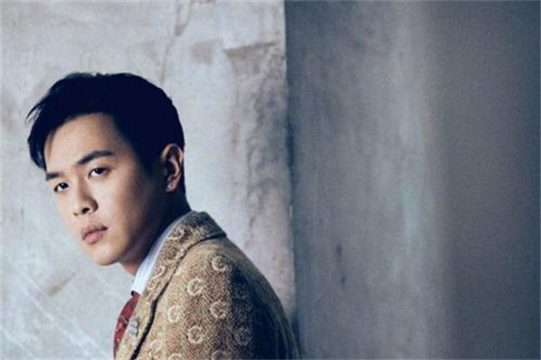 張若昀的父親是誰?張若昀唐藝昕怎么認識?