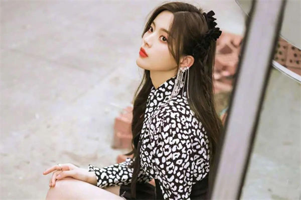 楊超越原名是什么?楊超越落戶上海什么地方?