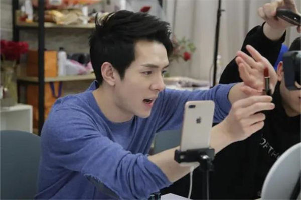 李佳琦是哪里人?李佳琦事件是什么?