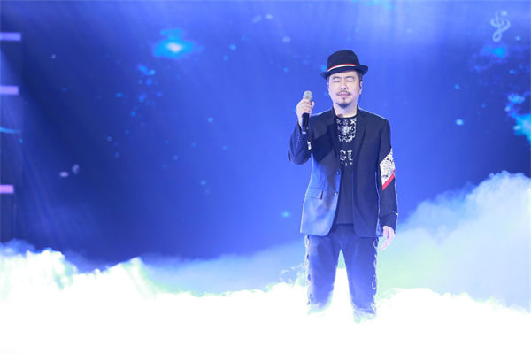 黃國(guó)倫是誰(shuí)?黃國(guó)倫老婆是誰(shuí)?