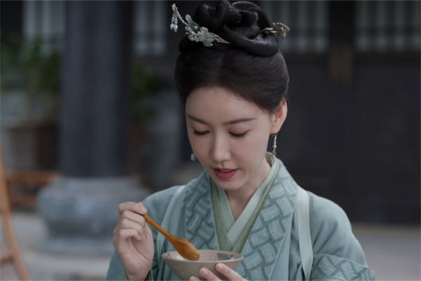 《慶余年2》高露戲里戲外反差很大?