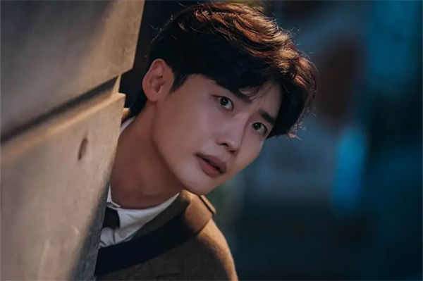 李鐘碩女友是誰?李鐘碩承認整容了嗎?