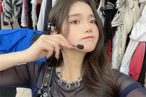 劉麗千直播時吐血是什么情況?