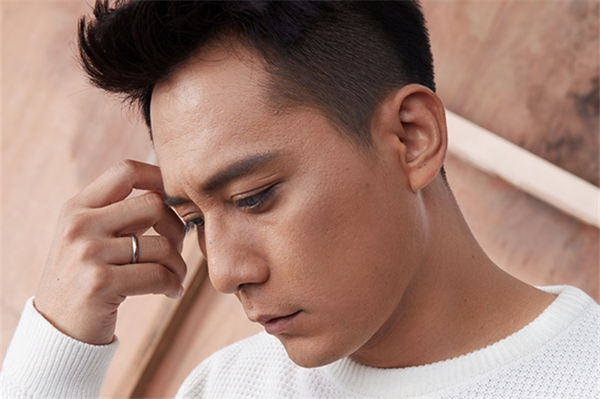 劉燁結(jié)婚是哪一年?劉燁和胡軍是什么關(guān)系?