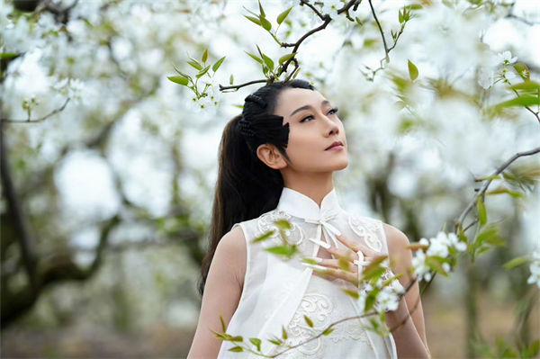 楊麗萍老公是誰?楊麗萍為什么總戴帽子?