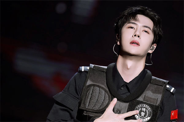 王一博女朋友是誰?王一博回應(yīng)骨頭項(xiàng)鏈說了什么?