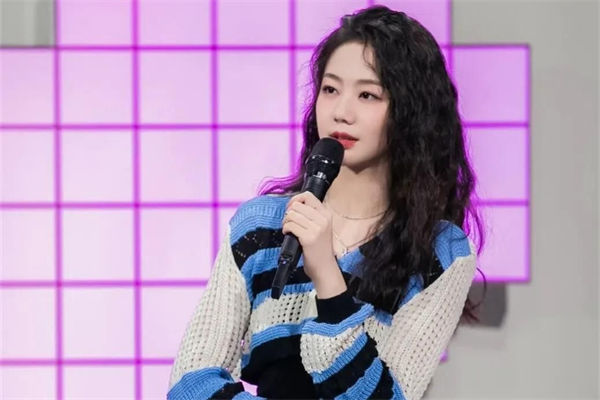 許嵩馮禧是怎么官宣的?主持人馮禧疑被湖南衛視打碼是為什么?