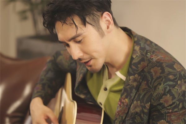 張倫碩的前妻是誰?張倫碩家庭背景如何?