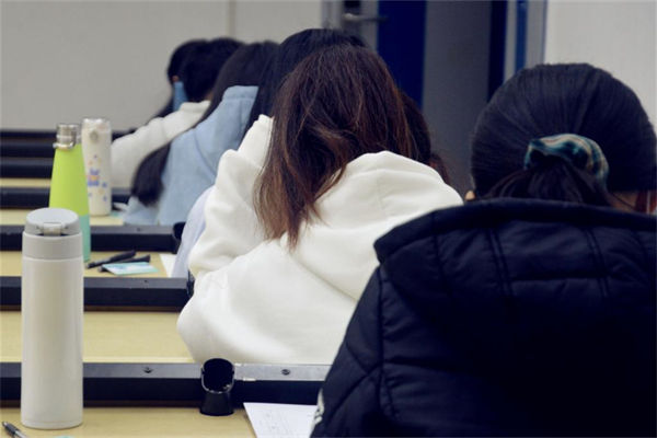 成人高考和自考的區(qū)別有哪些?