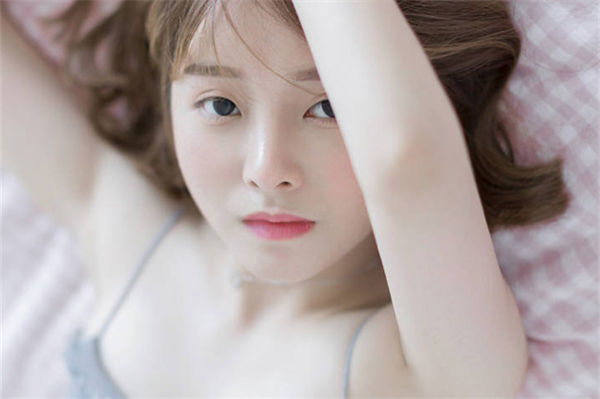 雅詩蘭黛眼部精華露怎么用?