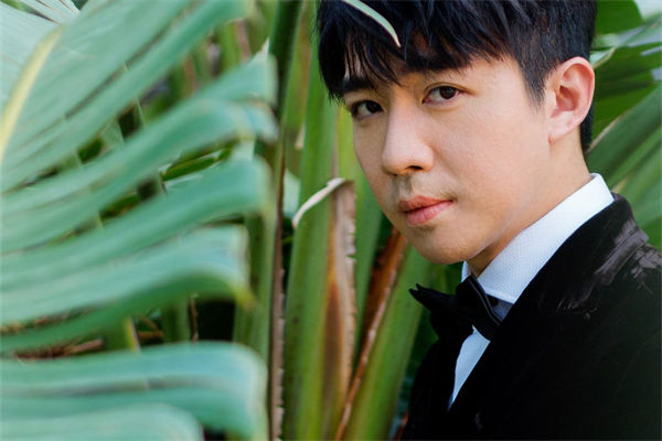 俞灝明怎么受傷的?